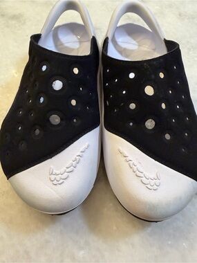 Nike Kids Black and White Slip-On Sandals